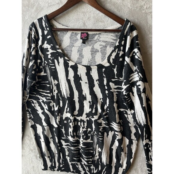 Angora Sweater Women's XL BEBE White Black Dolman Relaxed Geometric - Picture 2 of 7